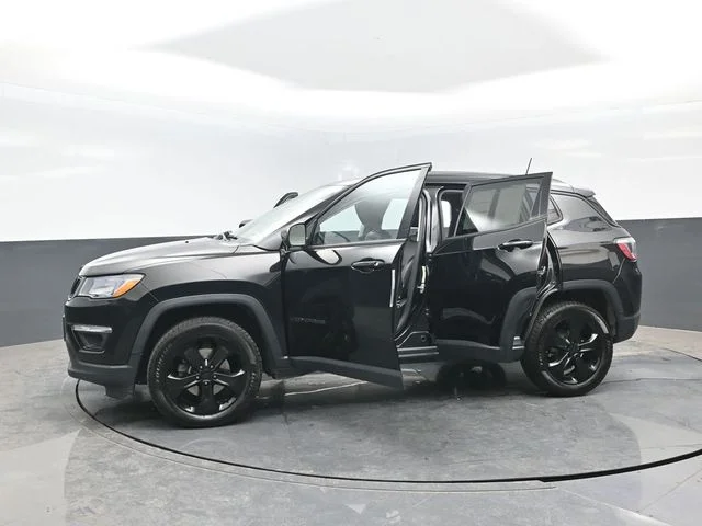 Certified Used 2019 Diamond Black Jeep Latitude image 29