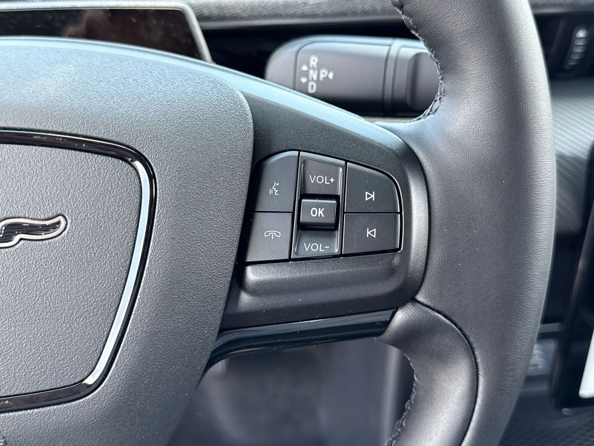2025 Ford Mustang Mach-E Premium - Photo 13