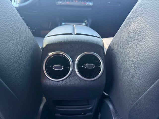 Used 2025  Mercedes-Benz GLB 250 image 18