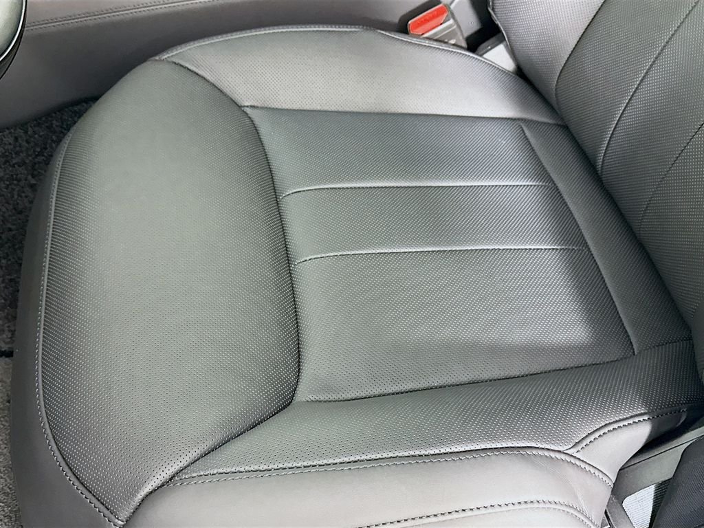 New 2025 Fuji White Land Rover SE image 21