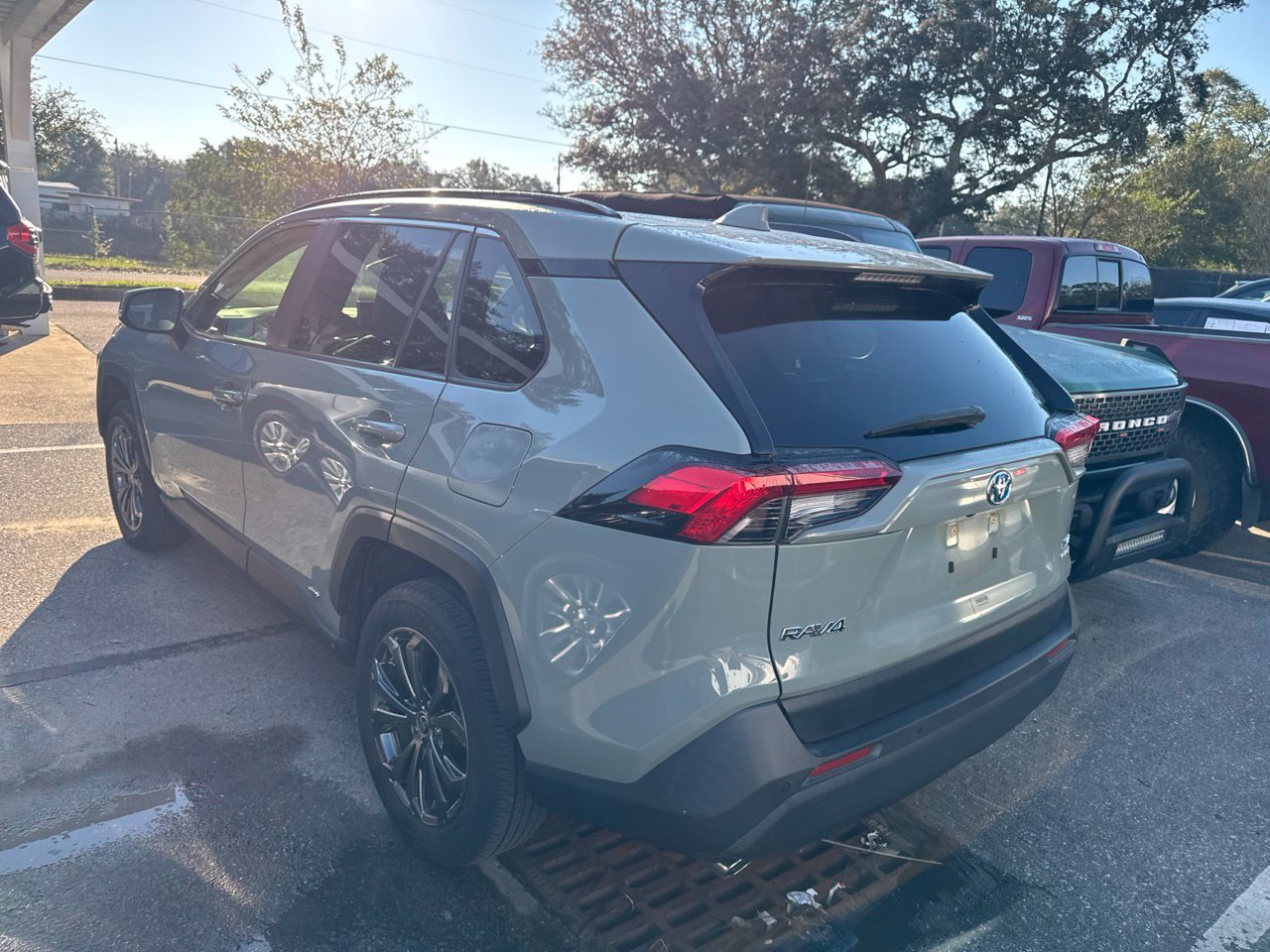 Used 2022  Toyota XLE Premium image 4