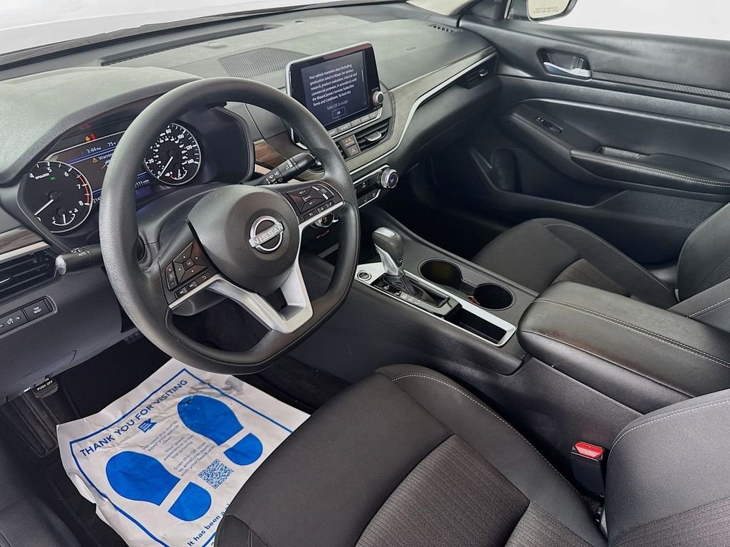 Used 2025 Super Black Clearcoat Nissan 2.5 SV image 10