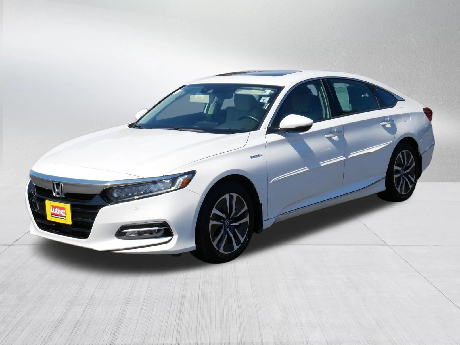 Used 2019 Platinum White Pearl Honda Touring image 3
