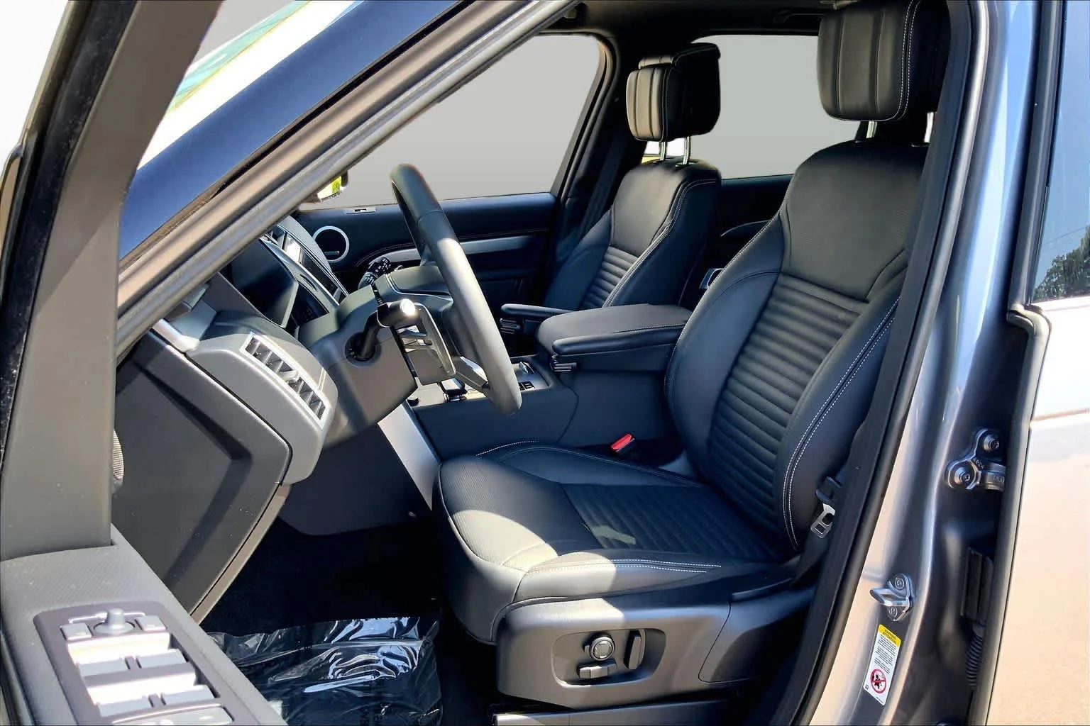 Used 2025 Eiger Grey Metallic Land Rover Dynamic SE image 9