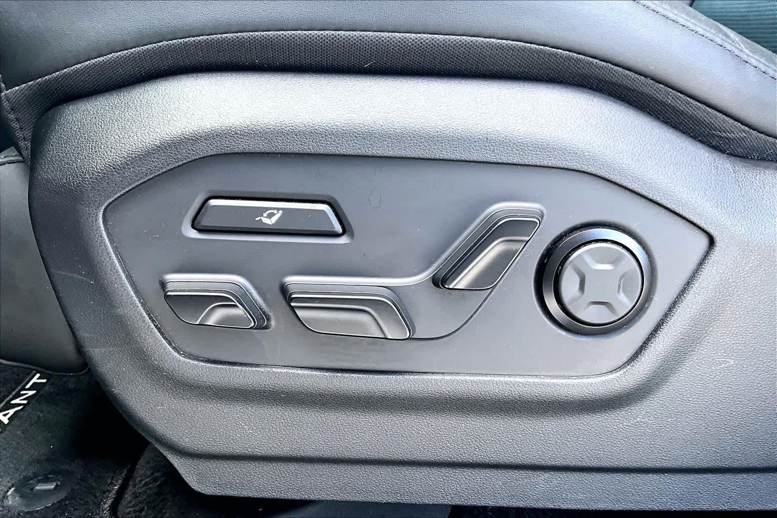 Used 2025 Serenity White Hyundai Calligraphy image 31
