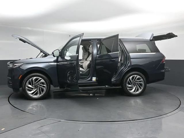 Used 2025 Blue Lincoln Reserve image 60