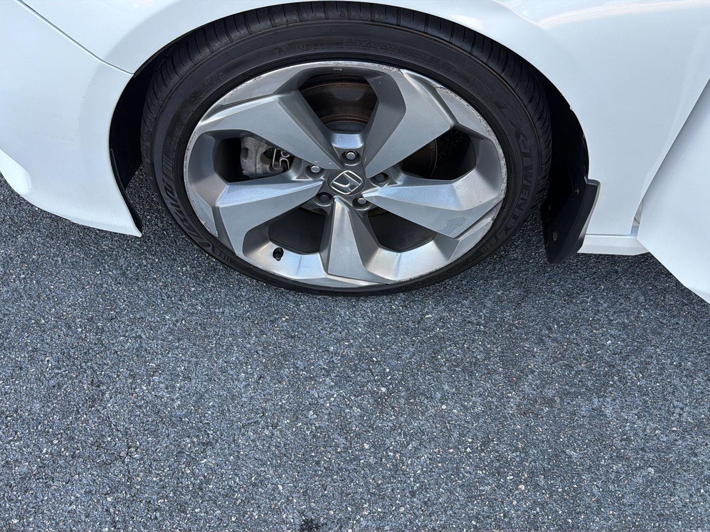 Used 2018 Platinum White Pearl Honda Touring image 39