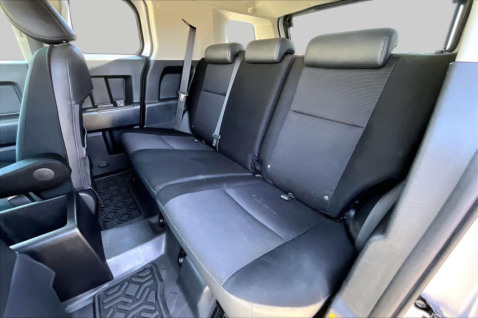 Used 2008 White / Titanium Metallic Toyota  image 20