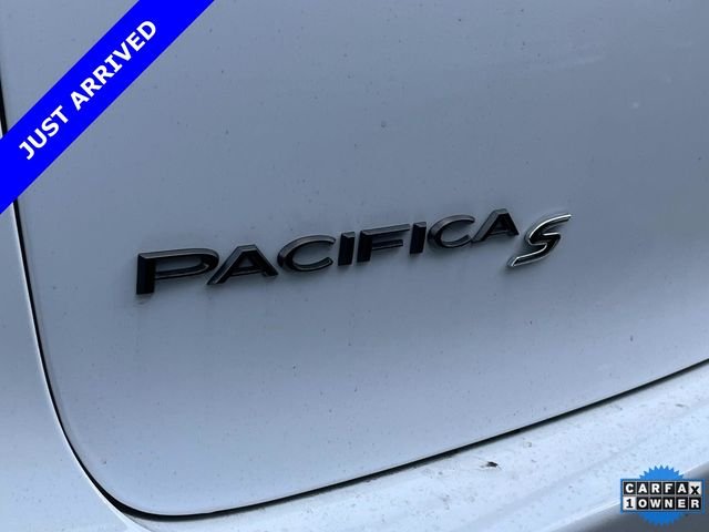 Certified Used 2025 White Chrysler Limited image 14