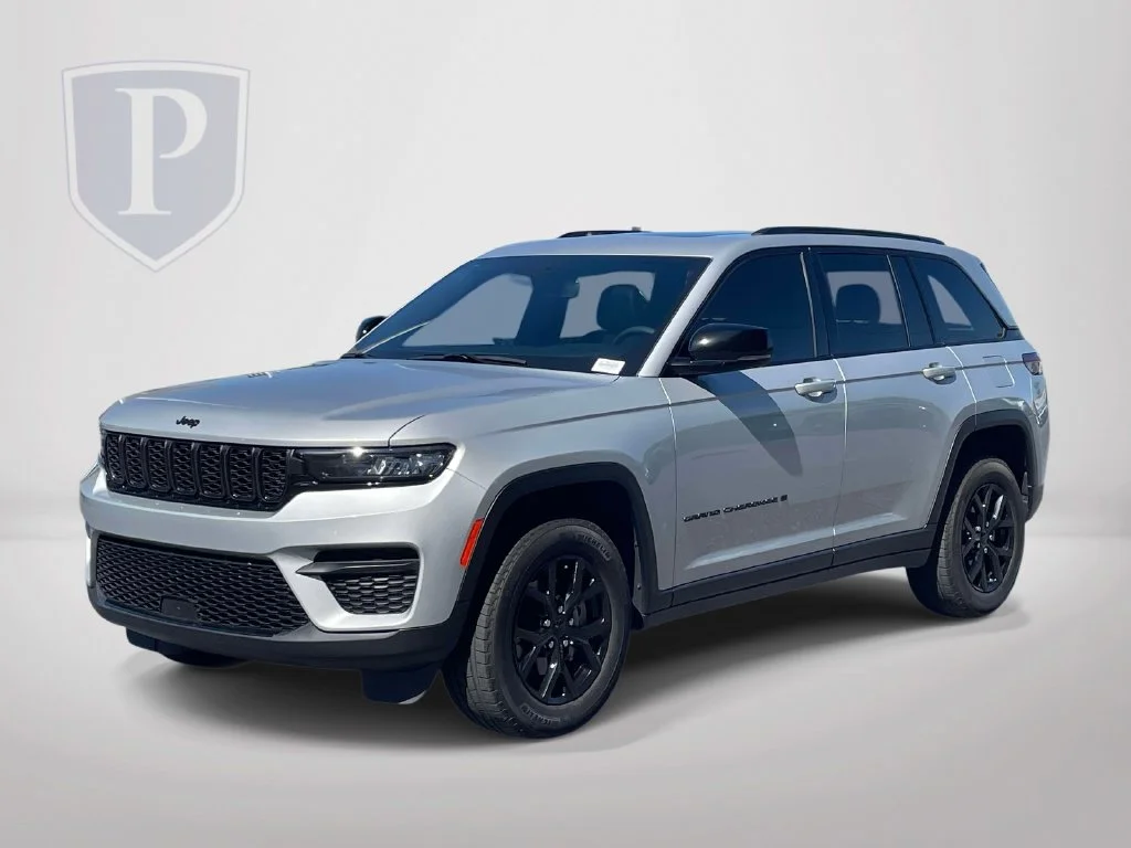Used 2024 Silver Jeep Altitude X image 4
