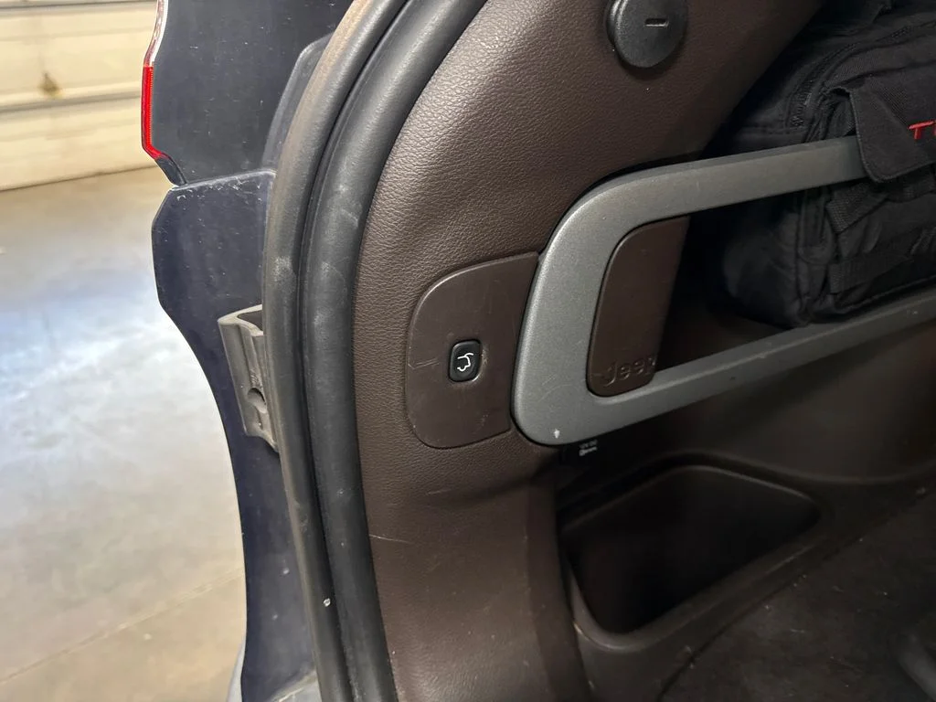Used 2015 Blue Jeep Trailhawk image 12