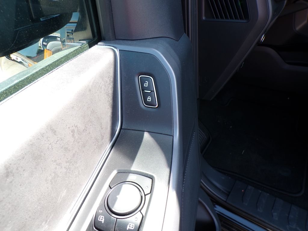 New 2026 Agate Black Metallic Ford XLT image 11