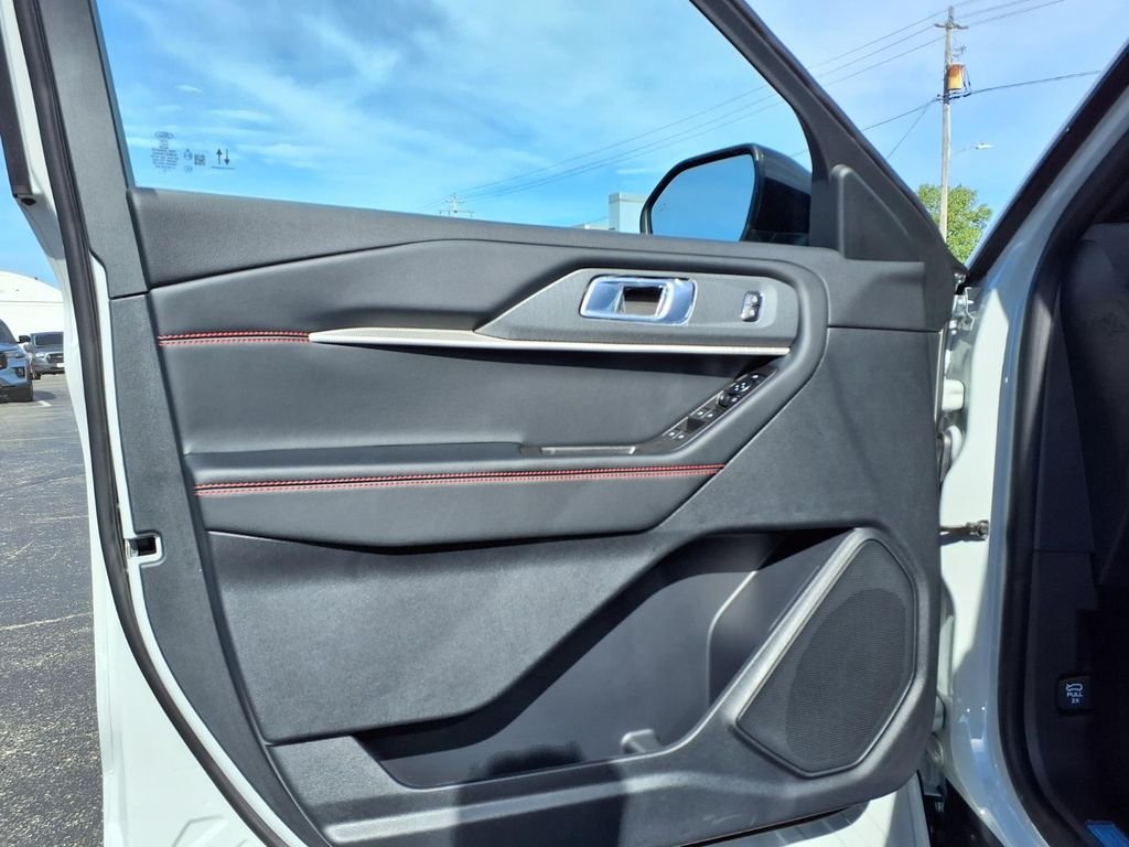 New 2027 Avalanche Gray Ford ST-Line image 10