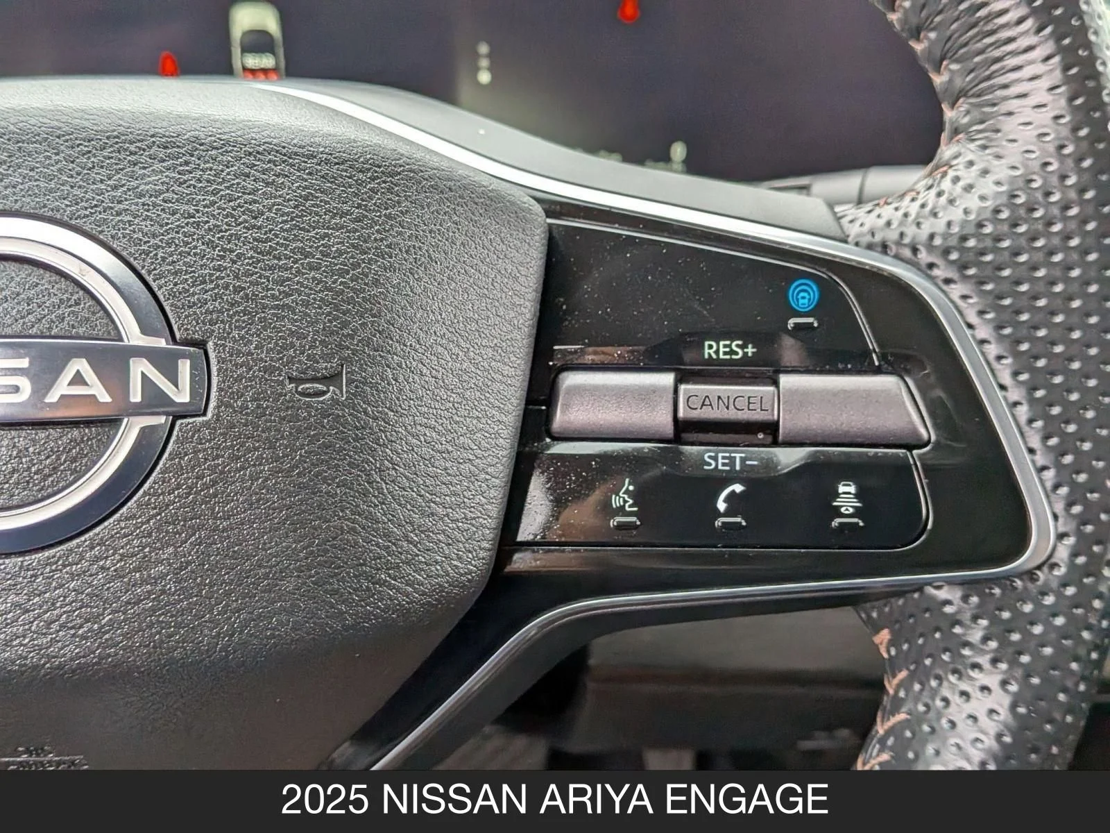 Used 2025 Black Diamond Pearl Nissan ENGAGE image 18