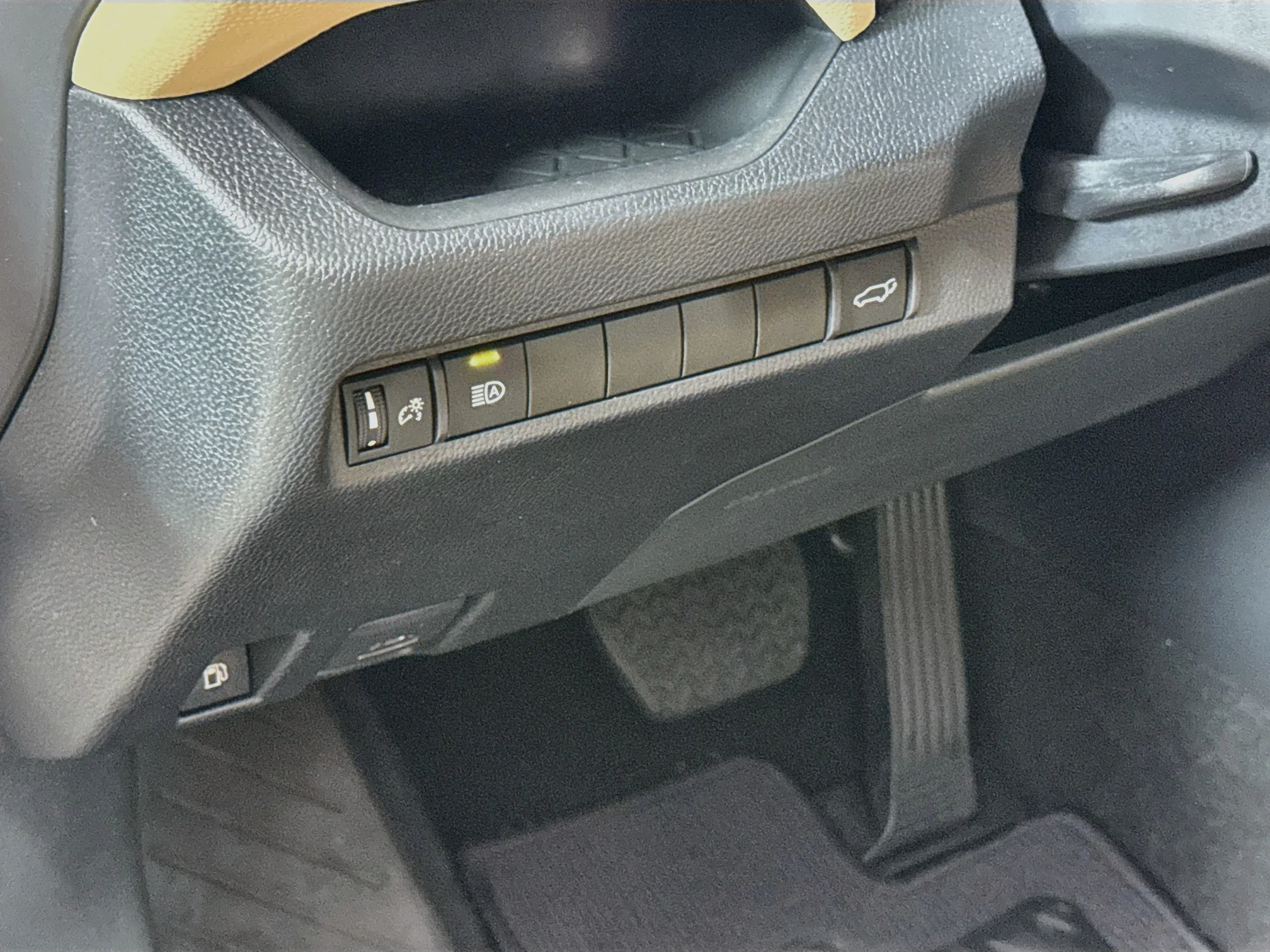 Certified Used 2023 Ice Cap Toyota Hybrid XLE image 10