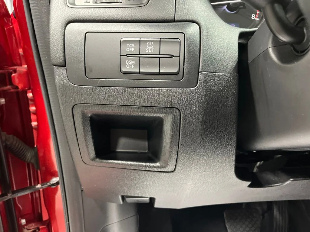 Used 2014 Red Metallic Mazda Touring image 13