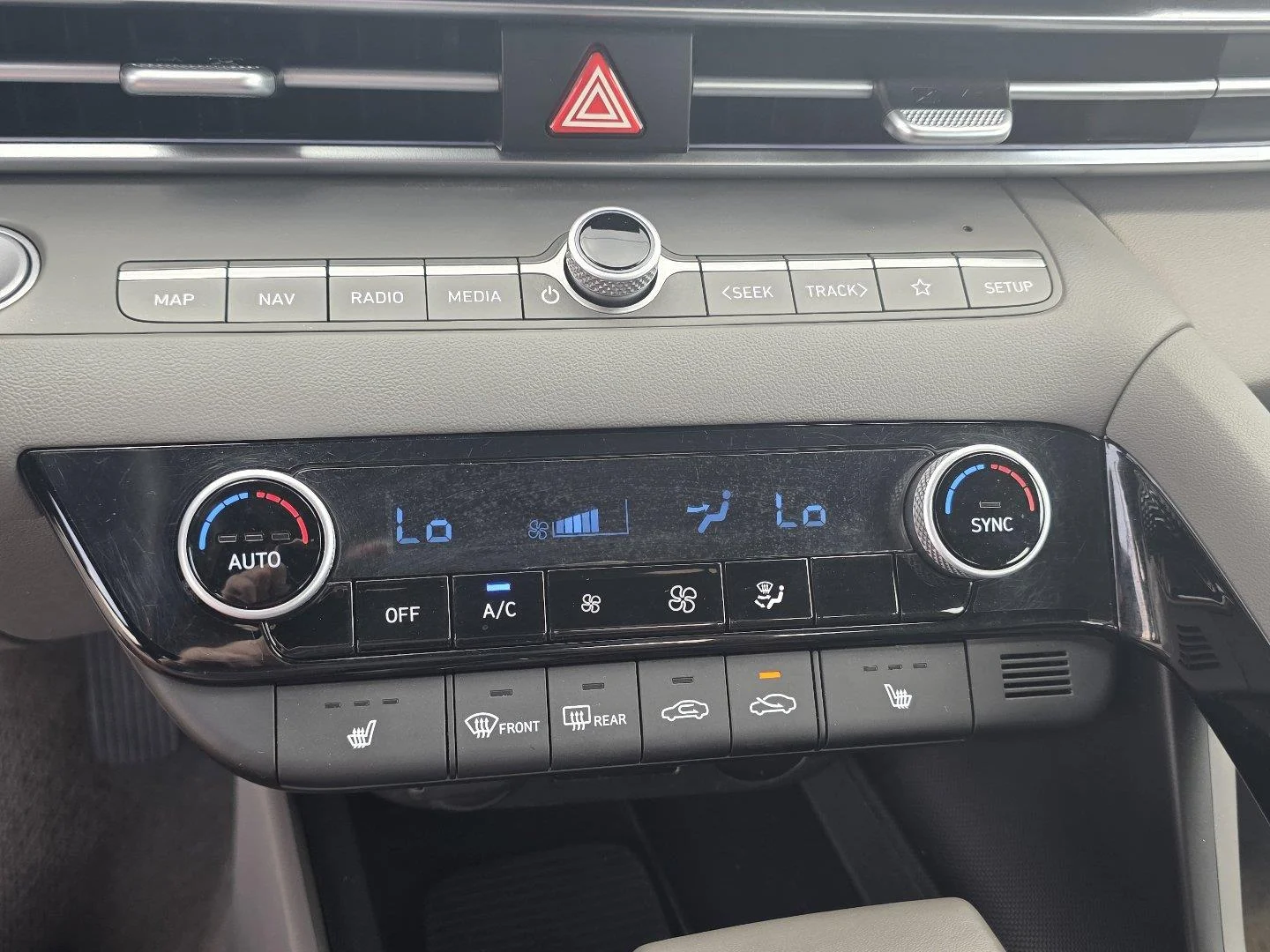 Used 2025 Serenity White Hyundai SEL Convenience image 16