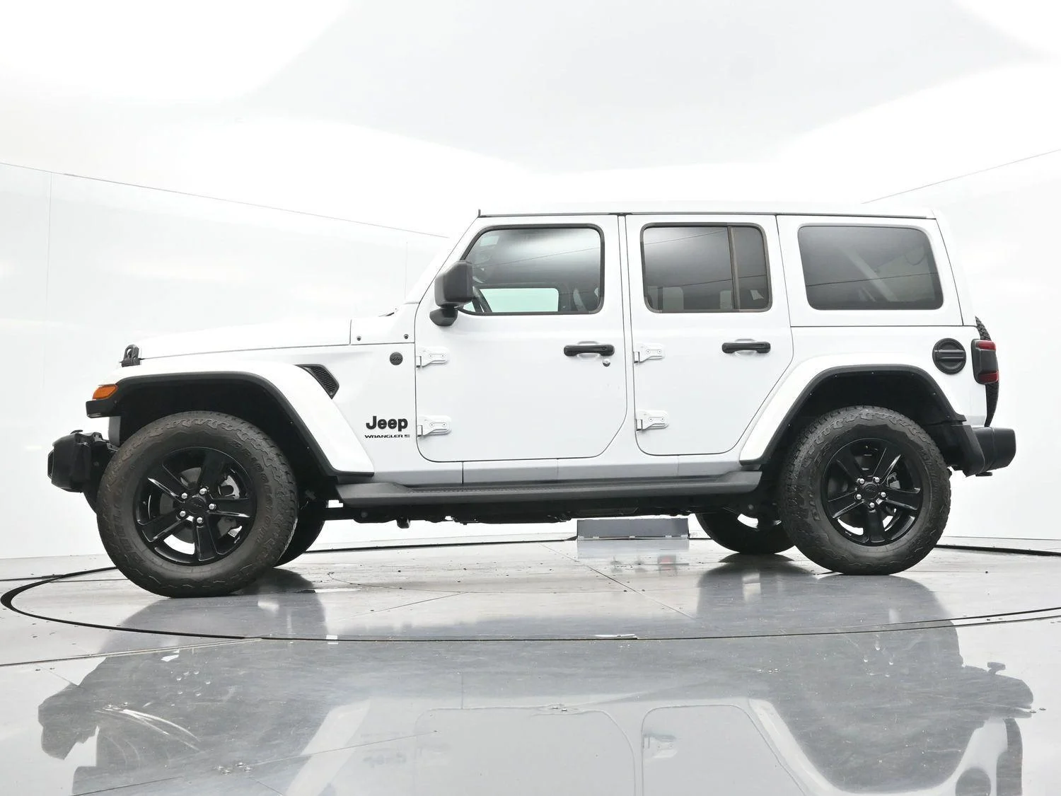Used 2023 White Jeep Sahara Altitude image 45