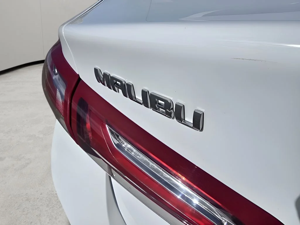 Used 2024 Summit White Chevrolet LT image 10
