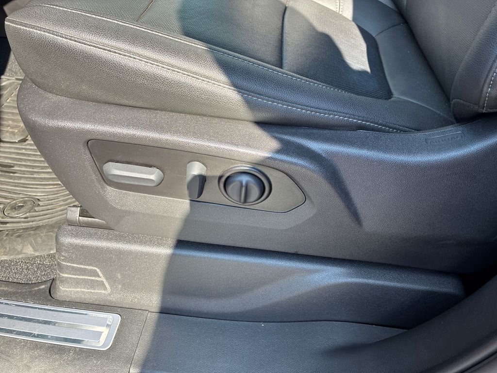 Certified Used 2022 Red GMC SLT image 10