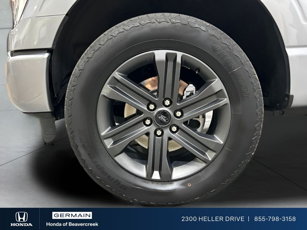 Used 2023 Iconic Silver Metallic Ford Lariat image 28