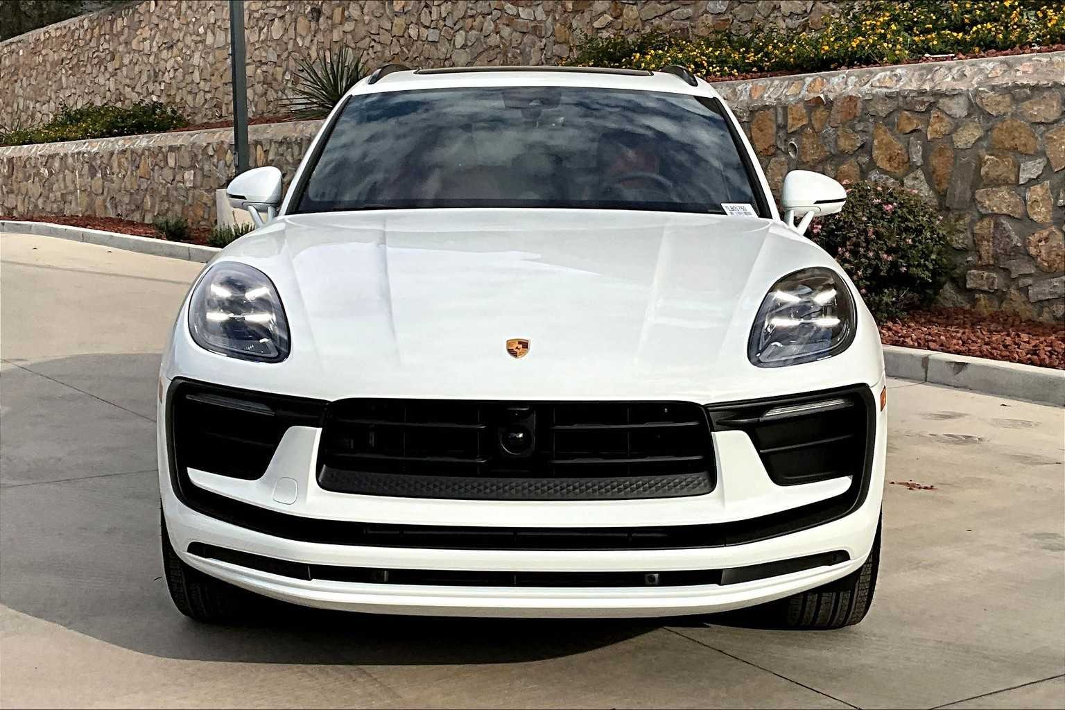 2026 Porsche Macan - Photo 10