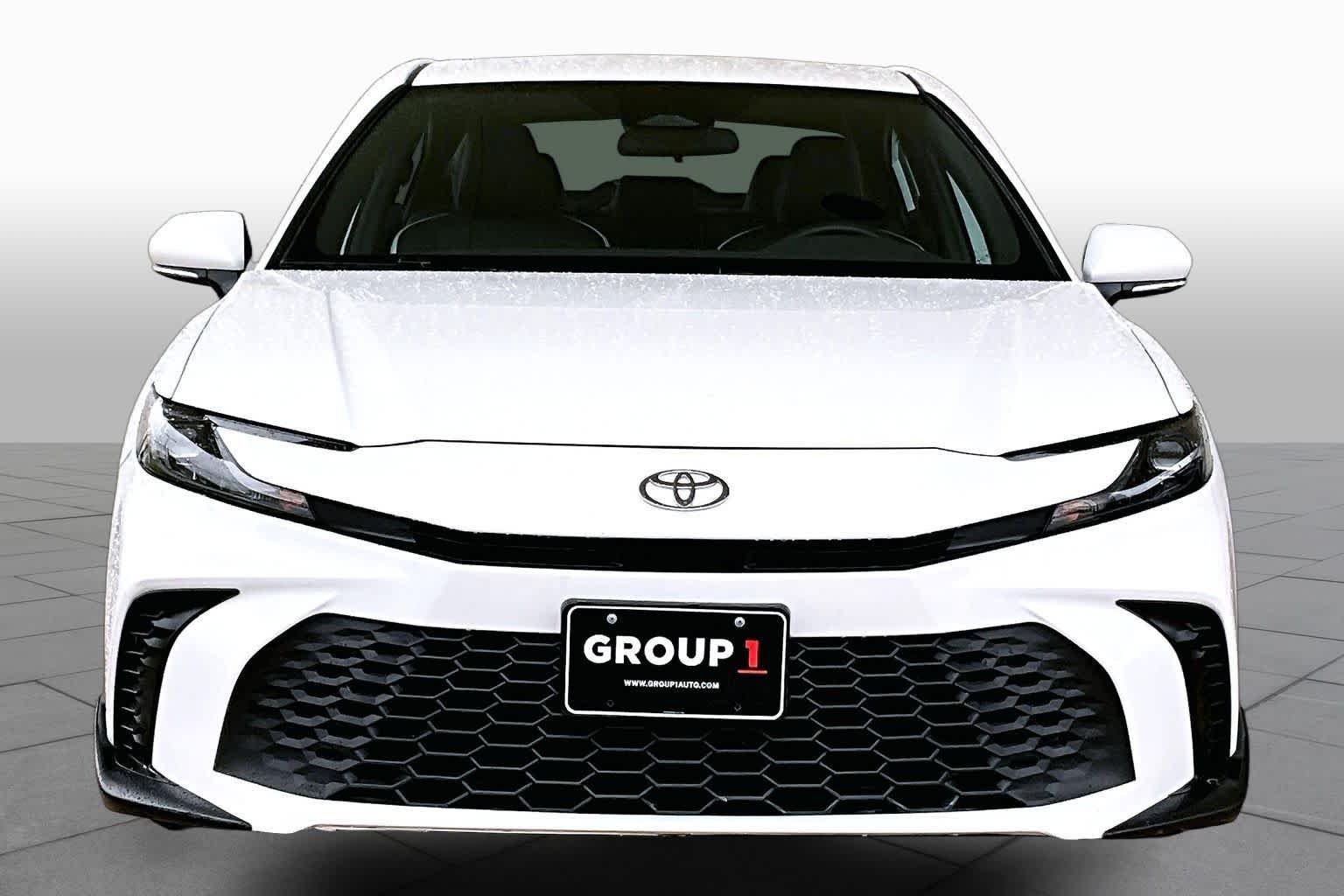 Used 2025 Ice Cap Toyota SE image 4