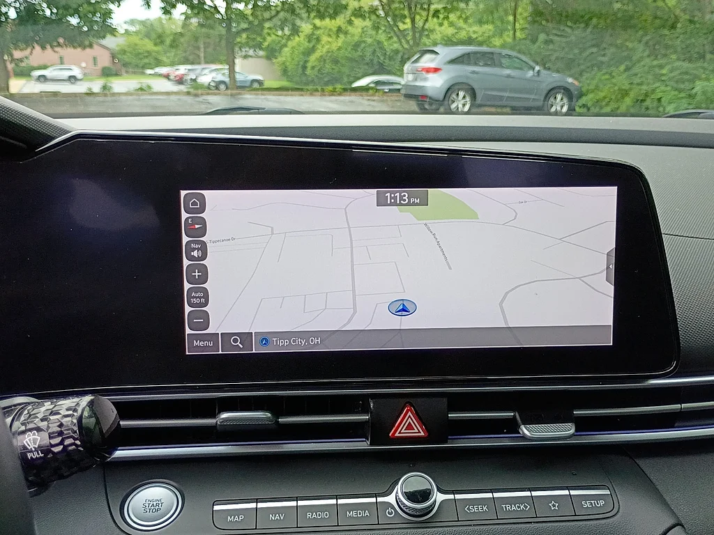 Used 2022 Ceramic White Hyundai Limited image 21
