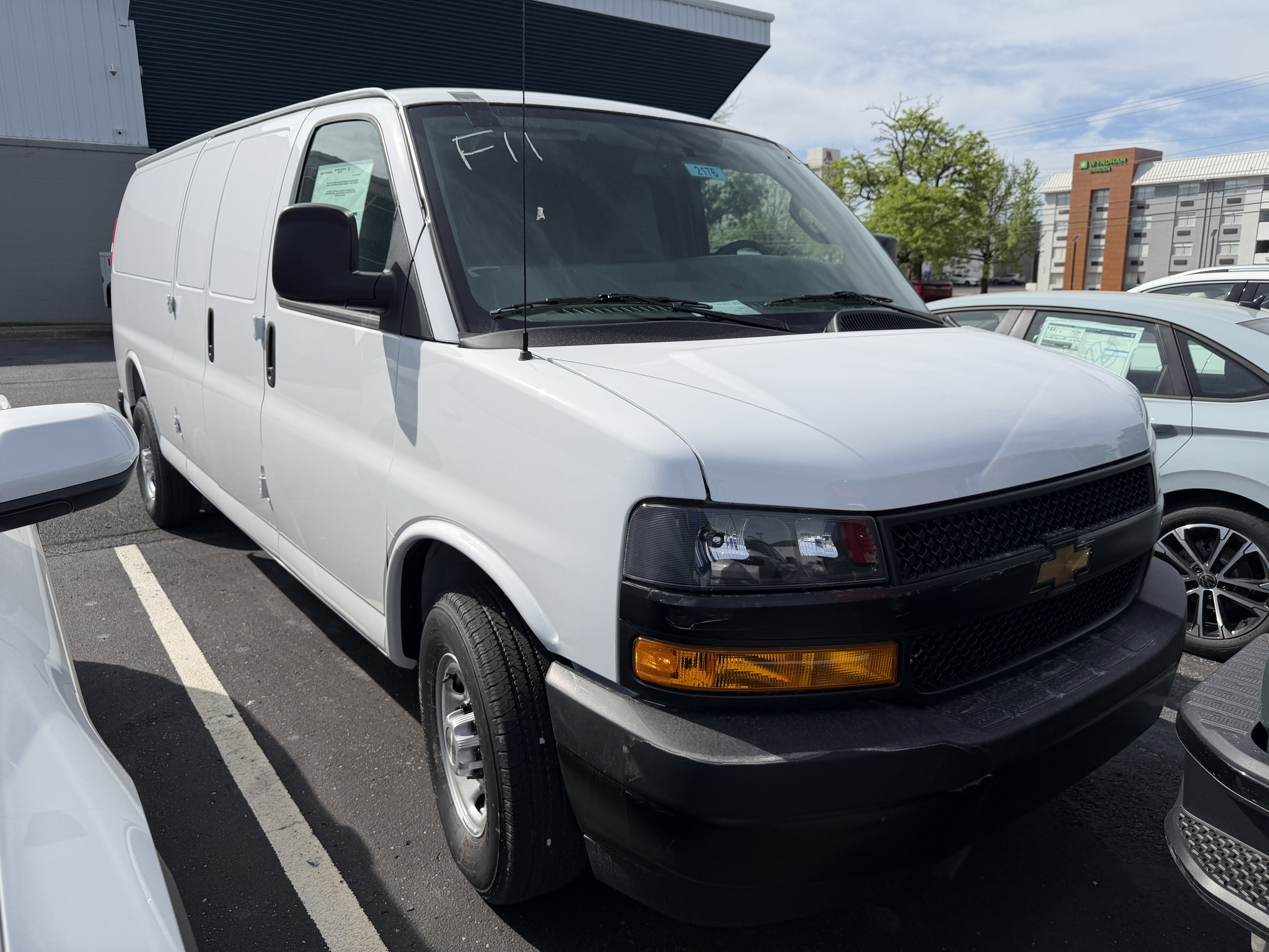 New 2026 Summit White Chevrolet 1WT image 2