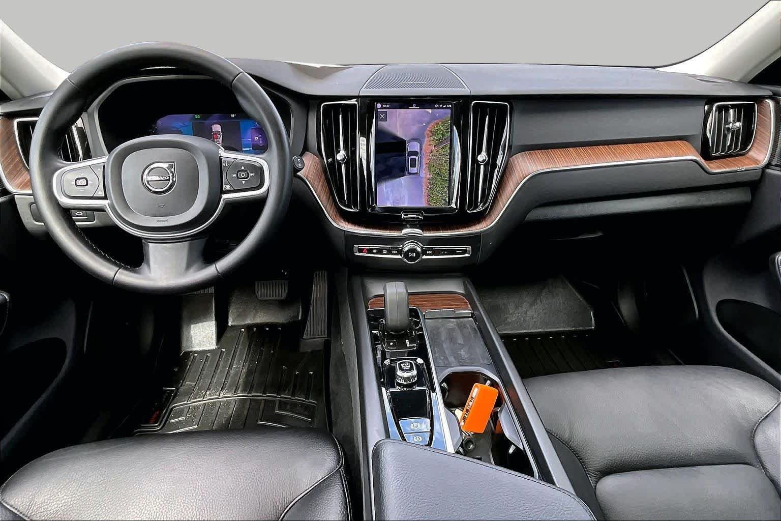 Used 2022 Thunder Grey Metallic Volvo Momentum image 16