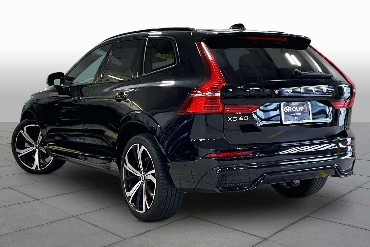 Used 2024 Onyx Black Metallic Volvo Ultimate Dark Theme image 12