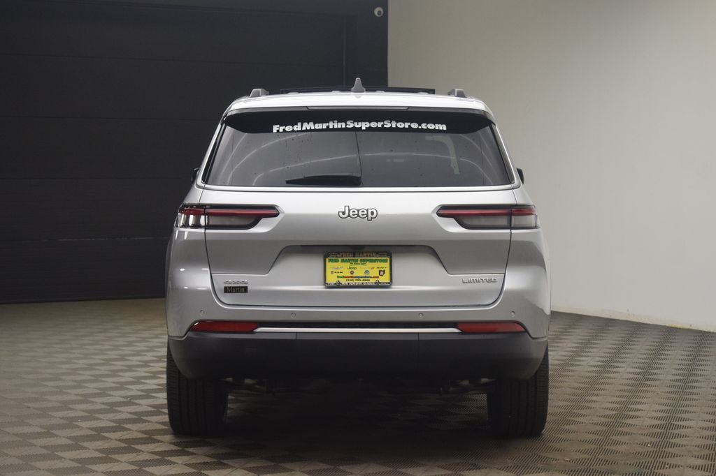 New 2026 Silver Zynith Exterior Paint Jeep Limited image 12