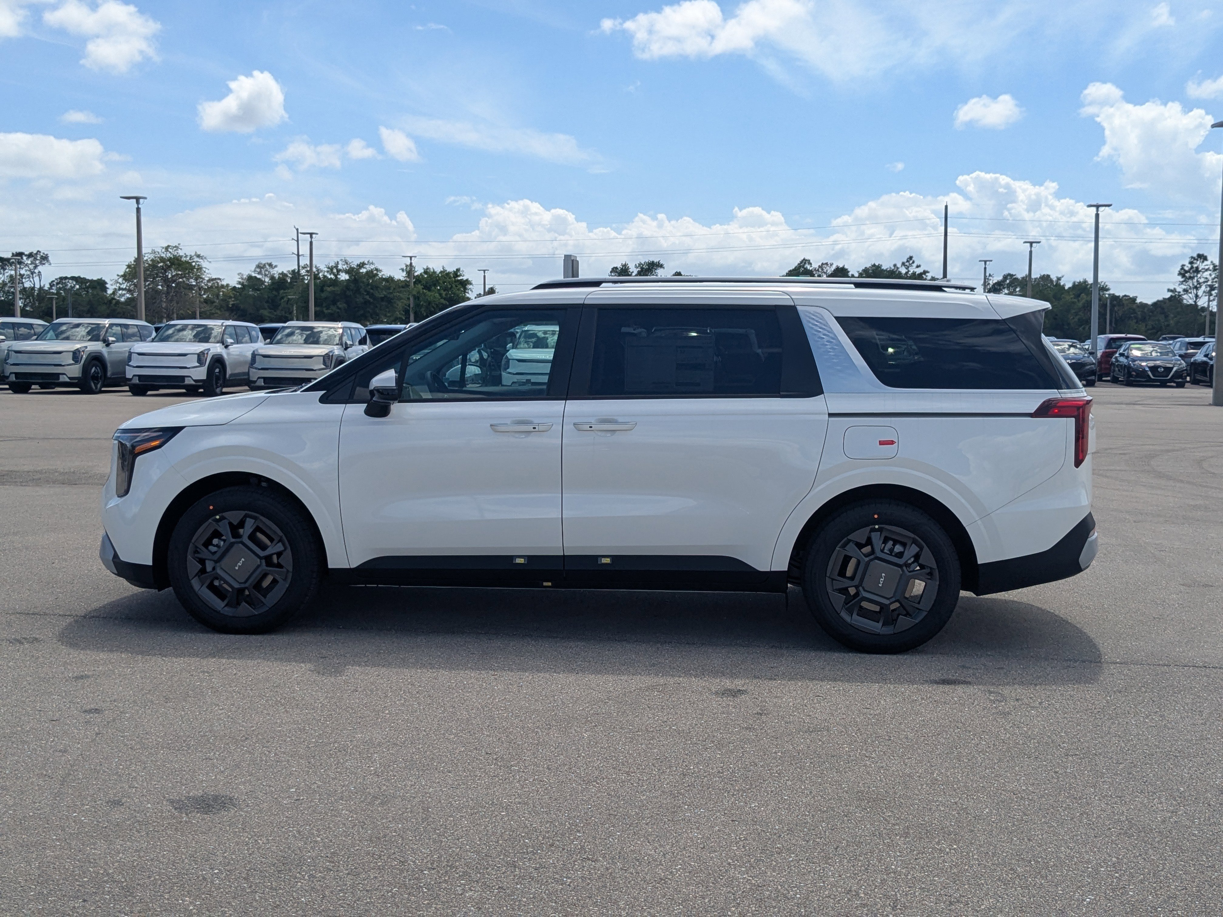 New 2026 Snow White Pearl Kia EX image 8