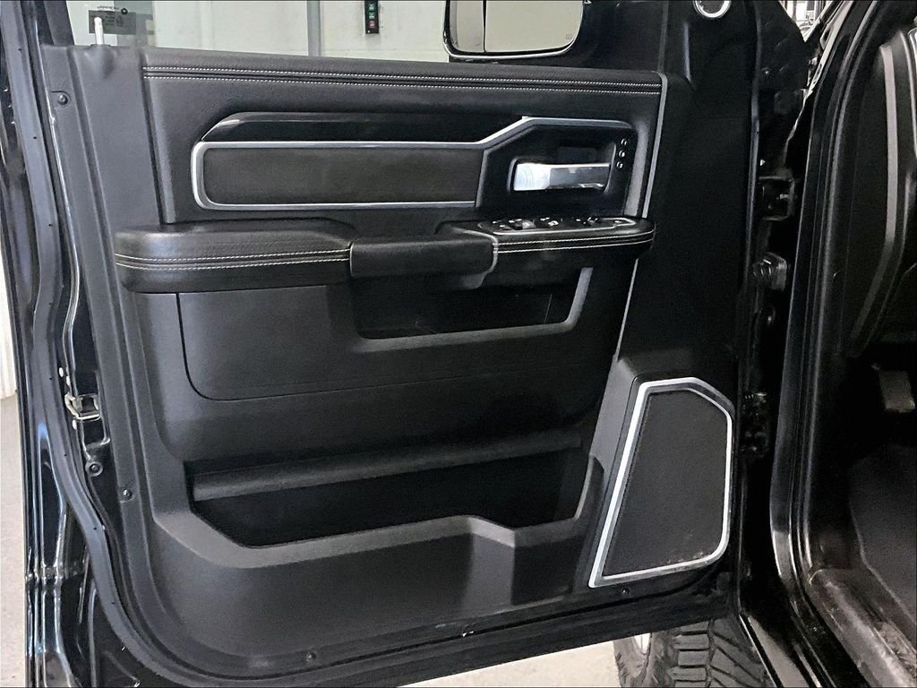 Used 2022 Diamond Black Crystal Pearlcoat Ram Laramie image 9