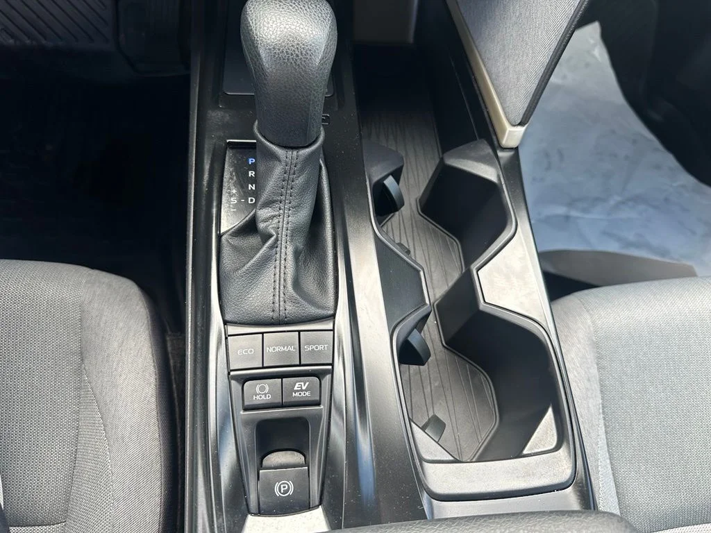 2025 Toyota Camry LE - Photo 18