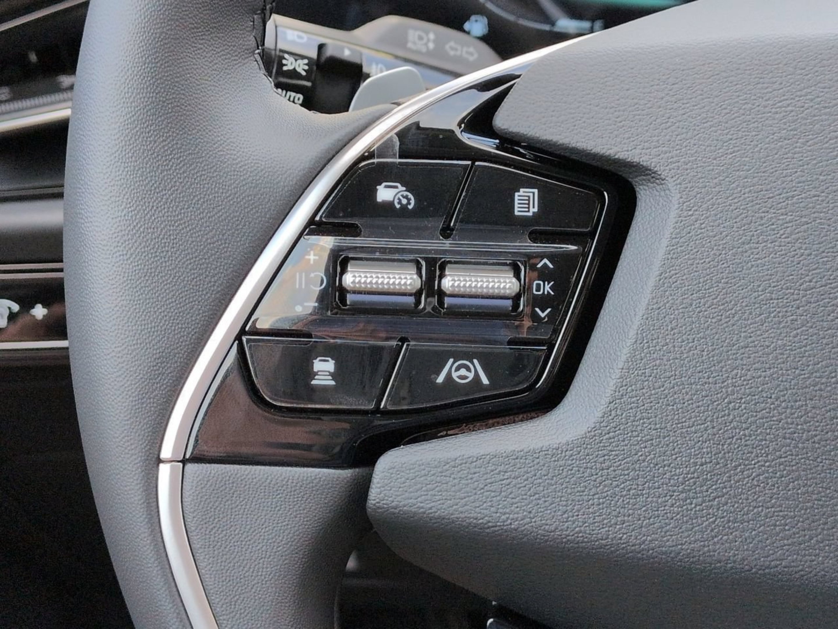 New 2026 Snow White Pearl Kia SX image 25