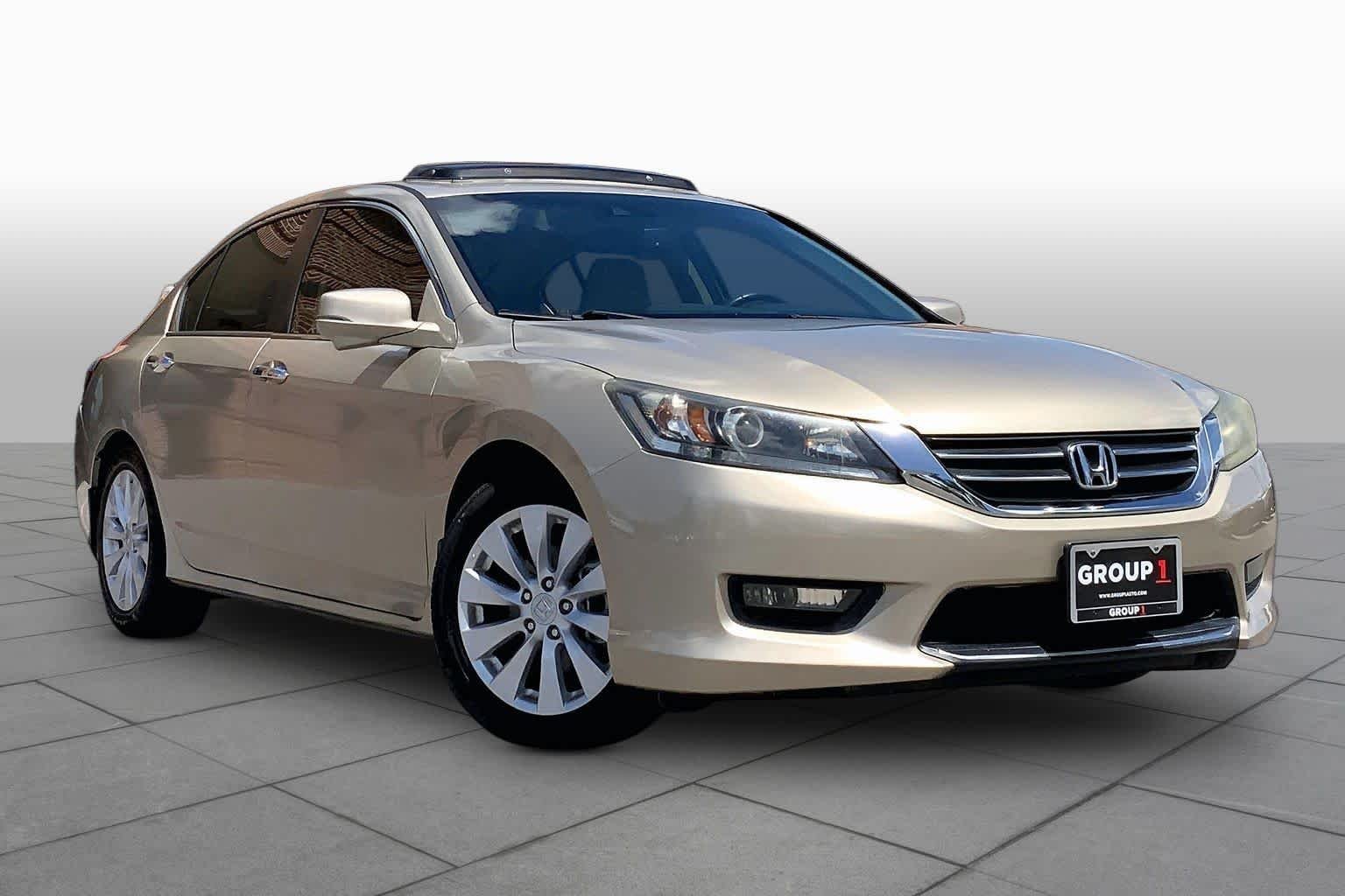 Used 2014 Champagne Frost Pearl Honda EX-L image 3