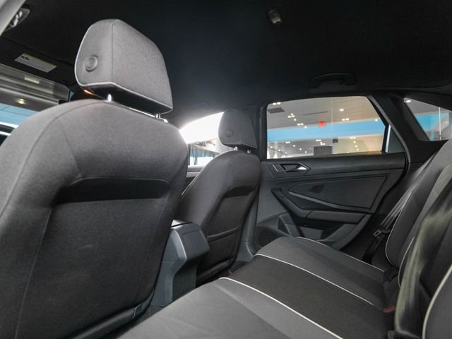 2025 Volkswagen Jetta Sport - Photo 12