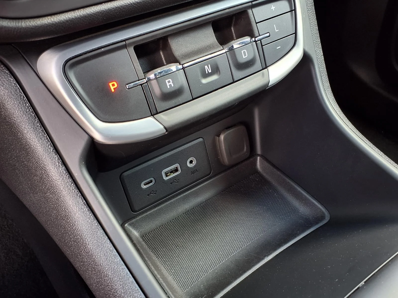 Used 2024 Summit White GMC SLE image 8