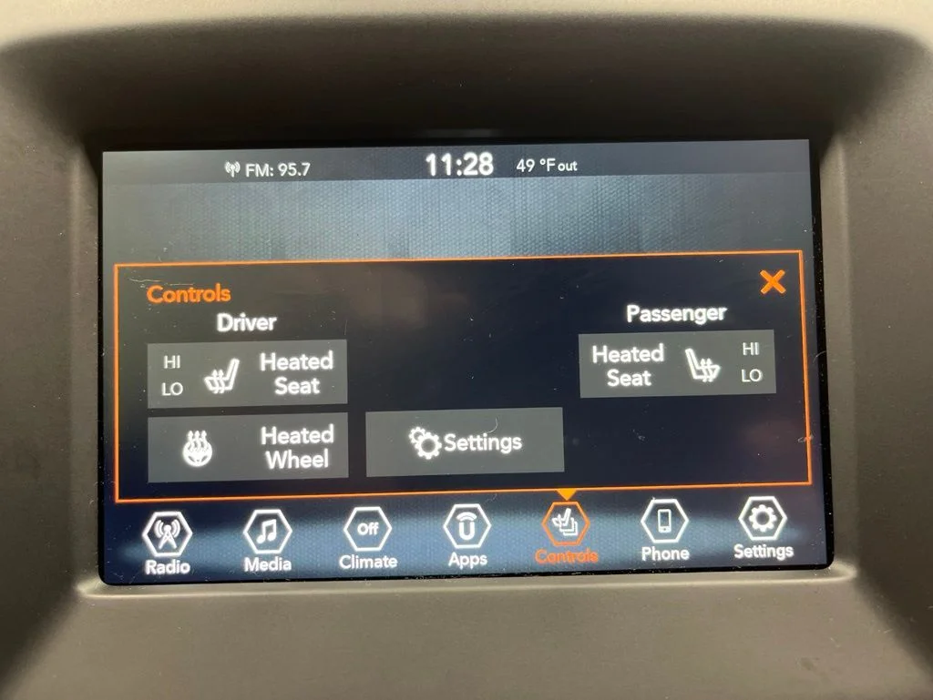 Used 2019 White Clearcoat Jeep Latitude image 23