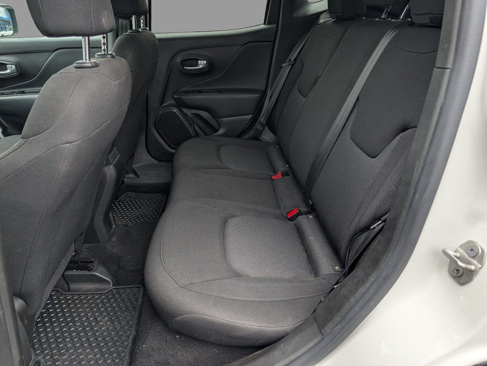 Used 2023 Alpine White Clearcoat Jeep Latitude image 32