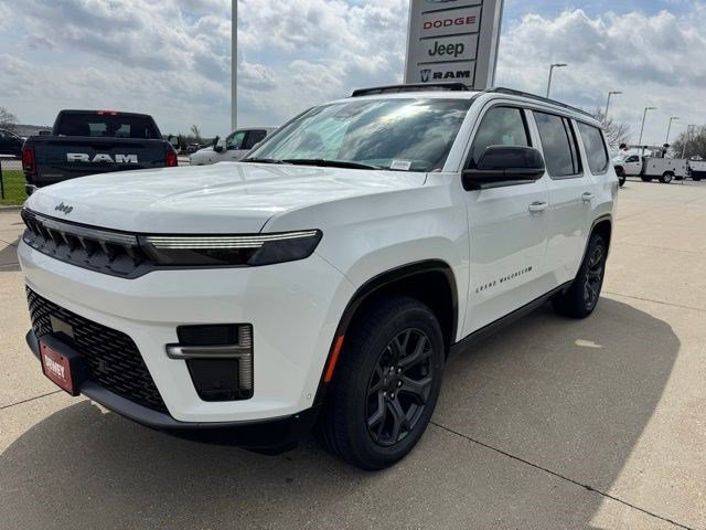 New 2026 Bright White Clear-Coat Exterior Paint Jeep Limited Altitude image 3