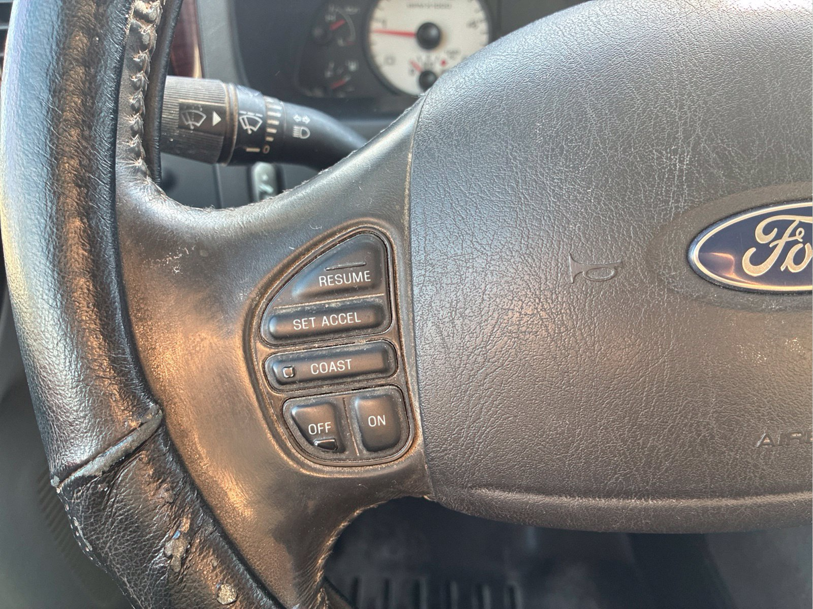 Used 2005 White Ford Lariat image 14