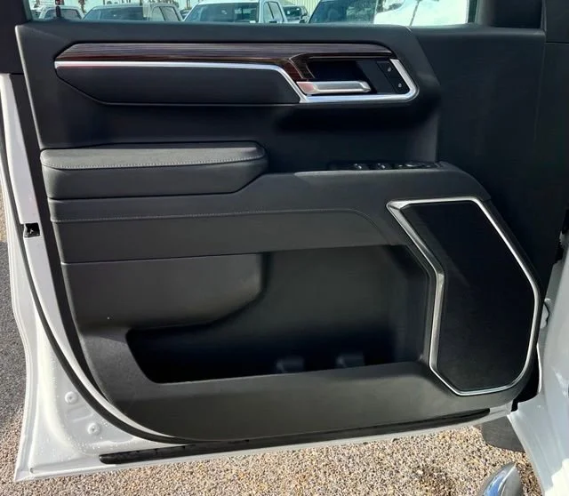 Used 2026 Summit White Chevrolet LT image 13