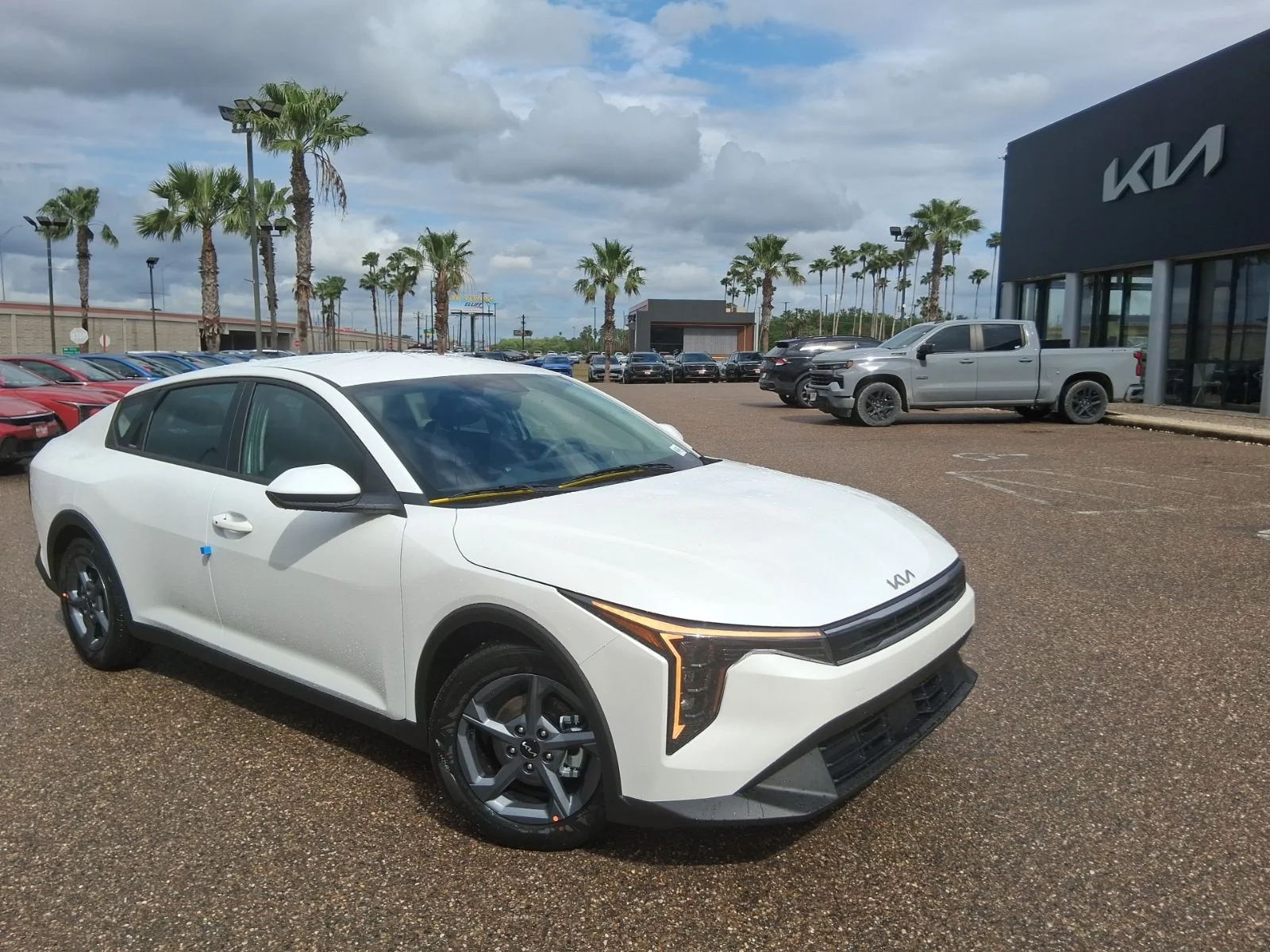 2026 Kia K4 LXS AT's photo