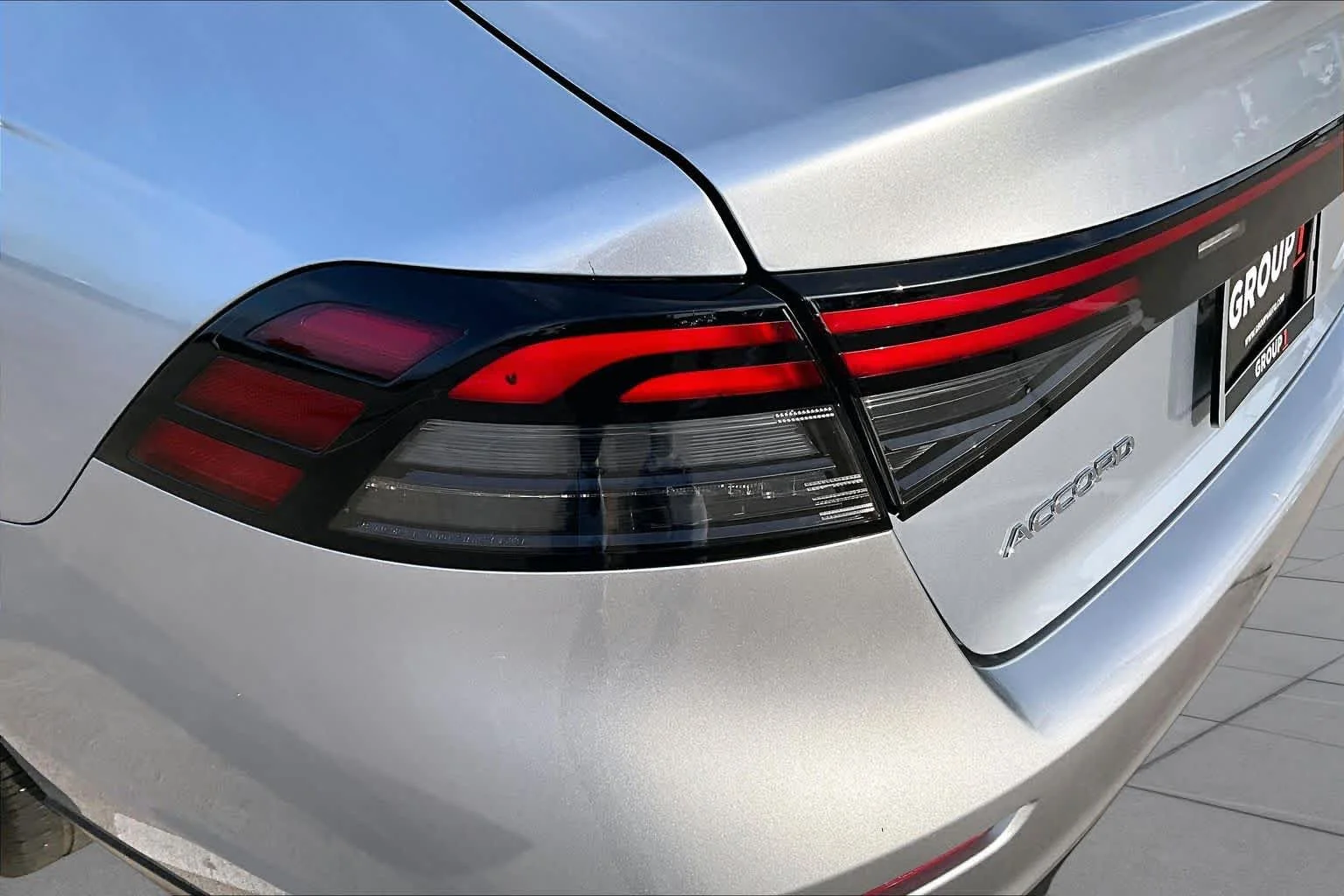 Certified Used 2025 Solar Silver Metallic Honda SE image 28