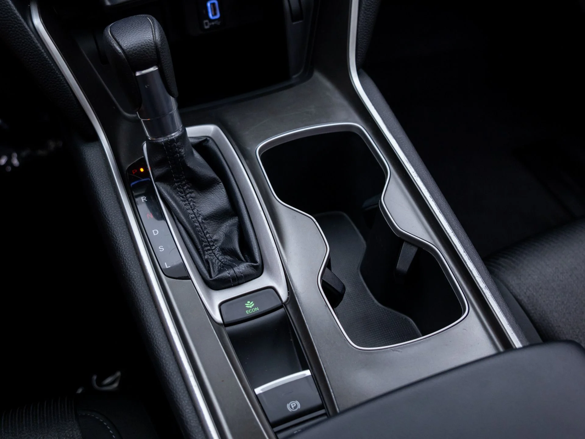 Used 2018  Honda EX image 25