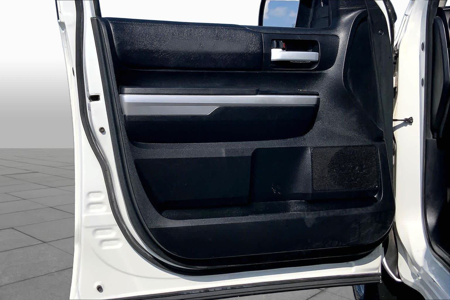 Used 2017 Super White Toyota SR5 image 20