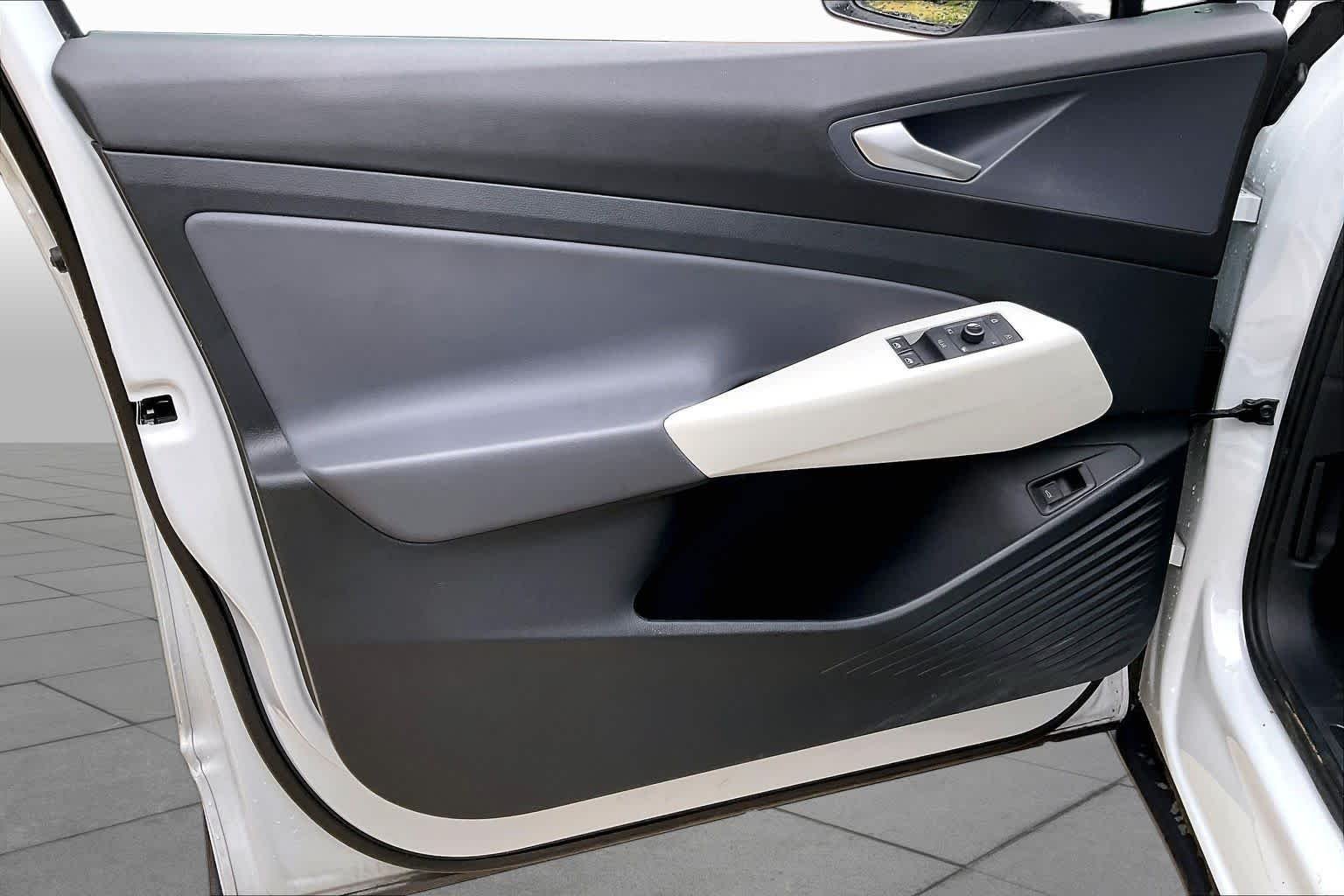 Used 2021 Glacier White Metallic/Black Roof Volkswagen 1st Edition image 21