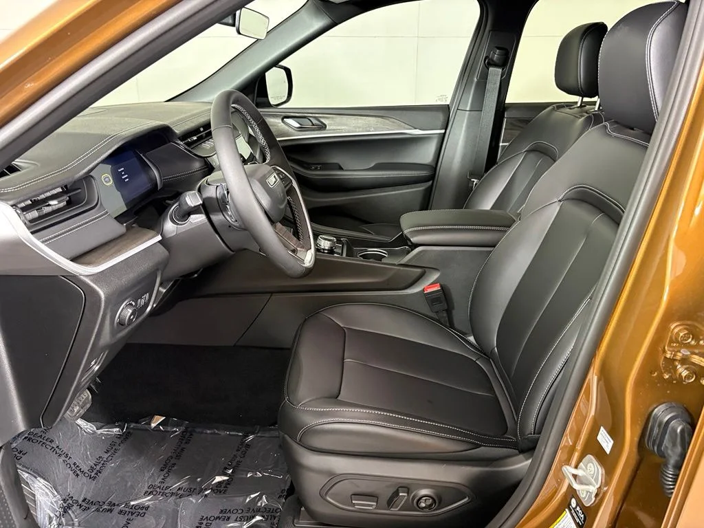 New 2027 Brown Jeep Limited image 16